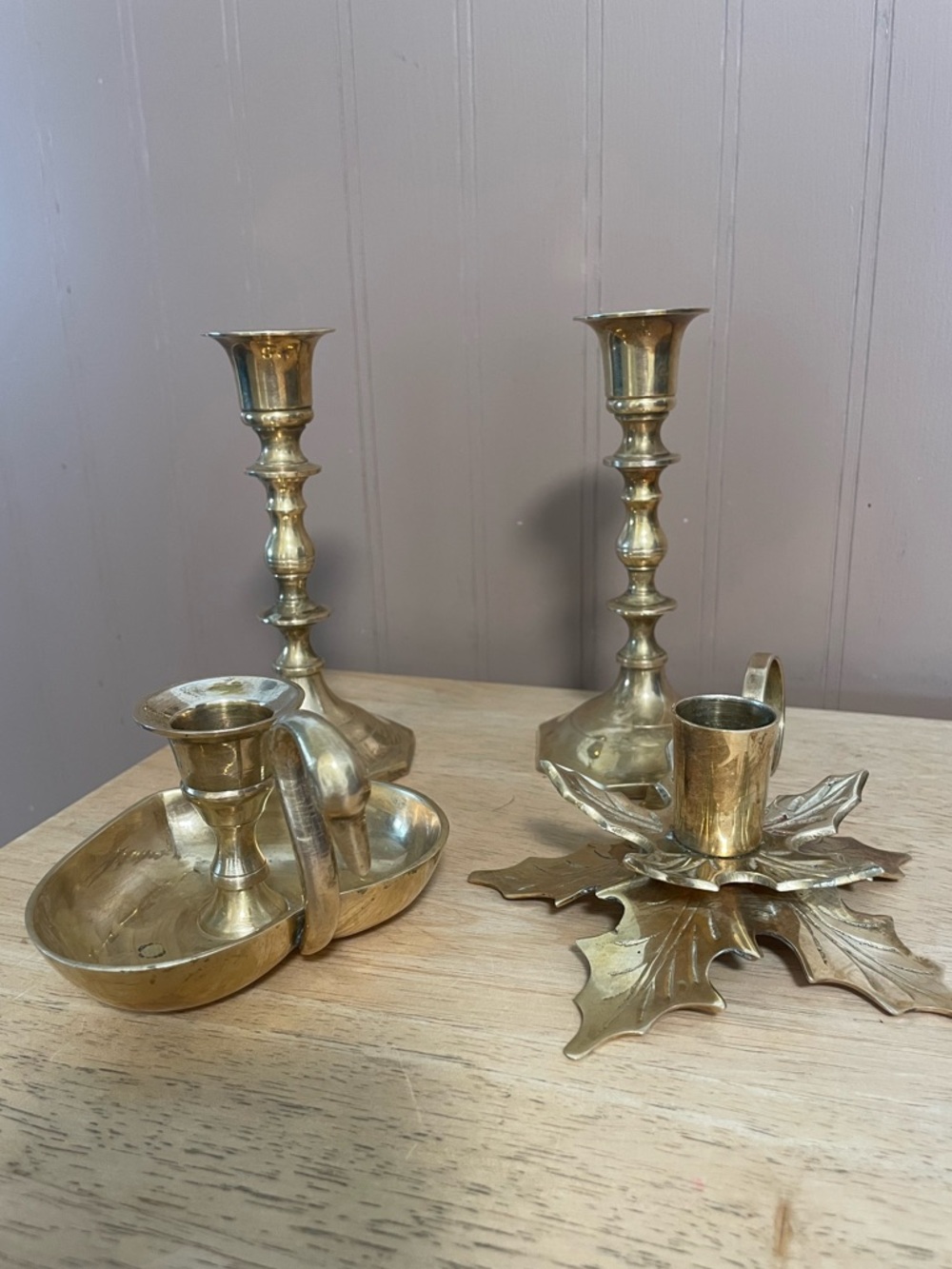 Collection of 4 solid brass taper candle holders, 2 stands, 1 leaf. I heart swan - Picture 1 of 12